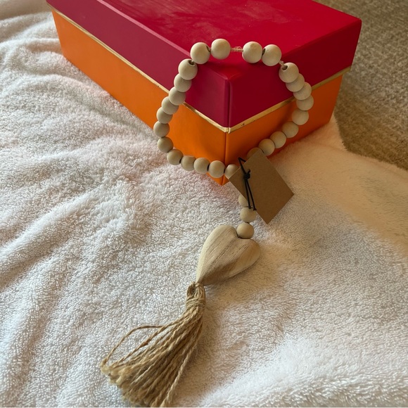 Creative Co-Op wood beads garland with tassel - Picture 6 of 6